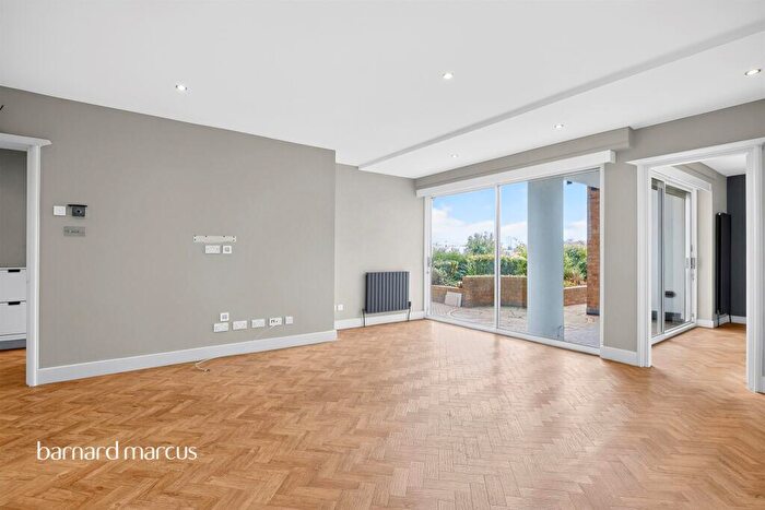 2 Bedroom Flat For Sale In Wapping High Street, London, E1W