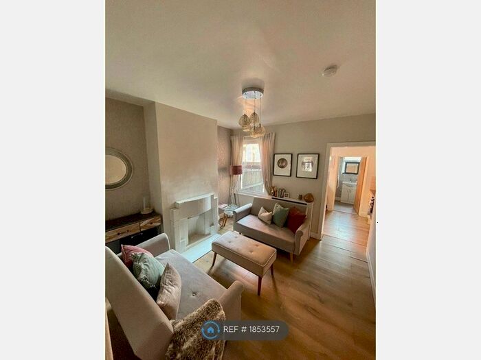 1 Bedroom Flat To Rent In Valentia Road, Reading, RG30