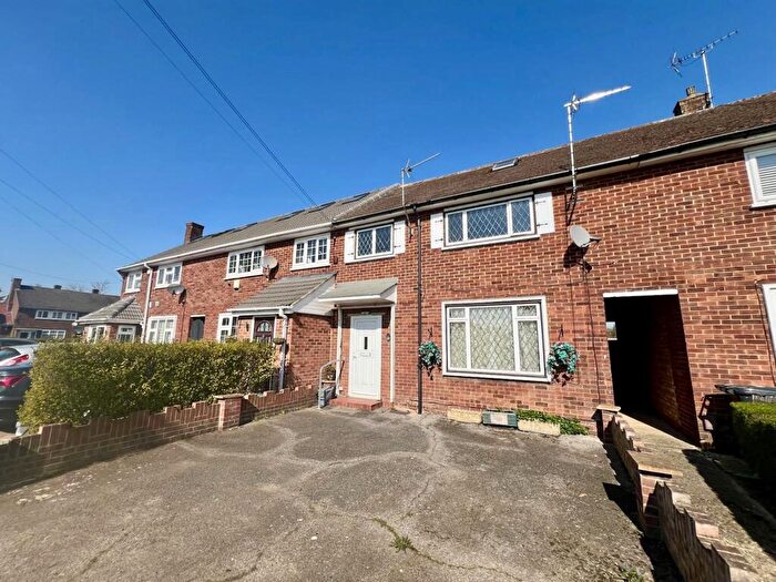 4 Bedroom Terraced House For Sale In Hampden Road, Slough, SL3