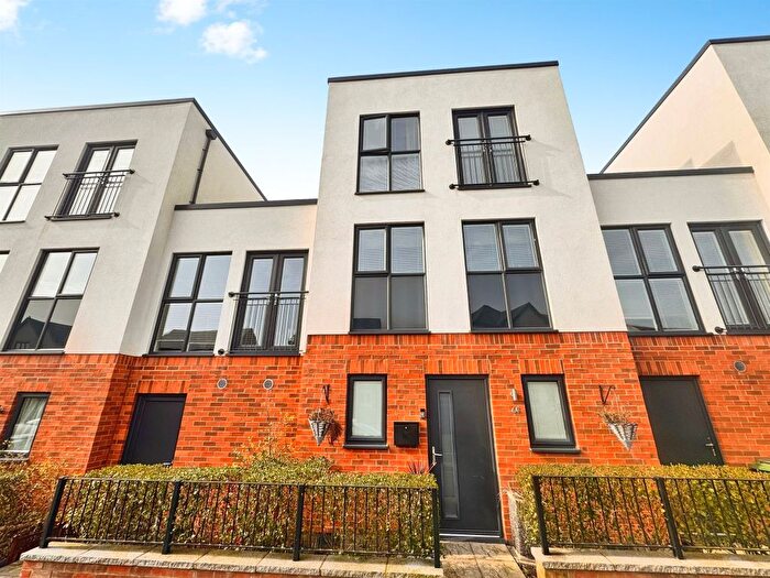 3 Bedroom Terraced House For Sale In The Avenue, Corby, NN17