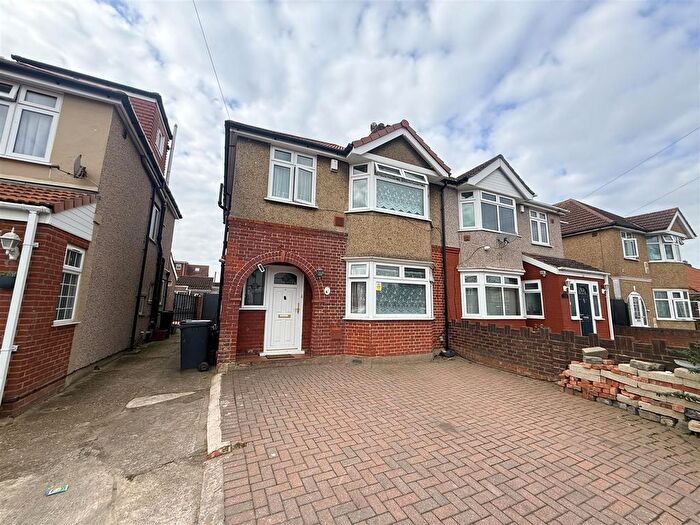 4 Bedroom Semi Detached House To Rent In Cambridge Close, Hounslow, TW4