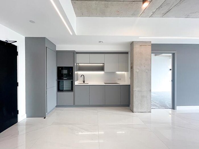 2 Bedroom Apartment To Rent In Apt . :: One Silk St, M4