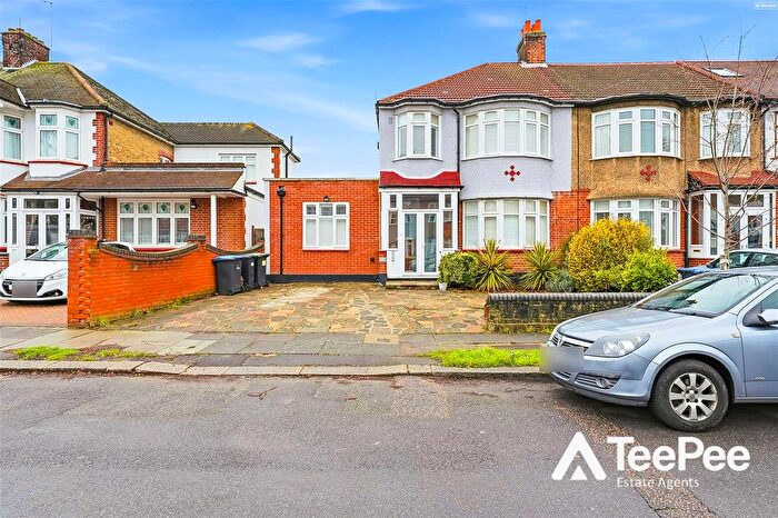 4 Bedroom Terraced House To Rent In Wentworth Gardens, London, N13