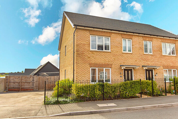 3 Bedroom Semi-Detached House For Sale In Cydonia Way, Wellingborough, NN8