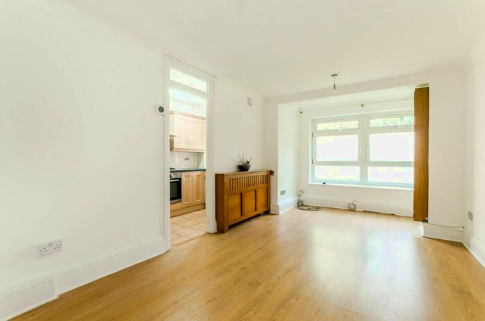 1 Bedroom Flat To Rent In Strode Close, Muswell Hill, London N10