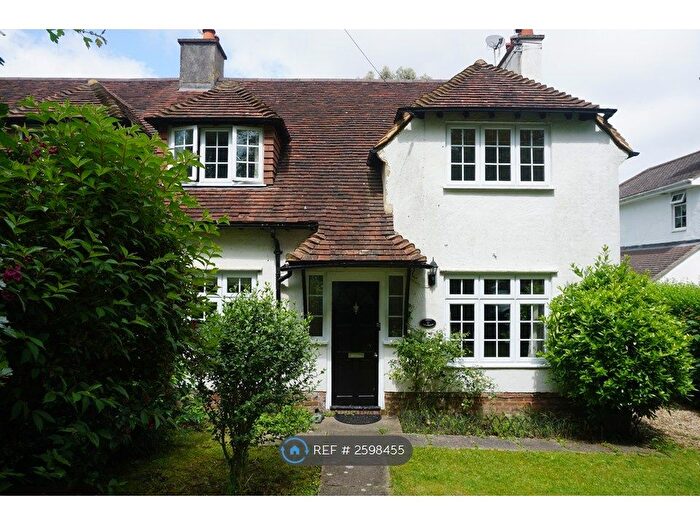 3 Bedroom Semi-Detached House To Rent In Sheephouse, Farnham, GU9