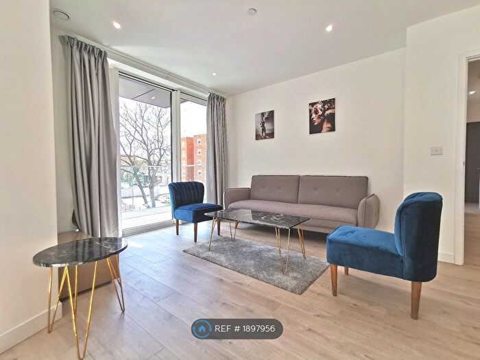 2 Bedroom Flat To Rent In Hartingtons Court, London, N4