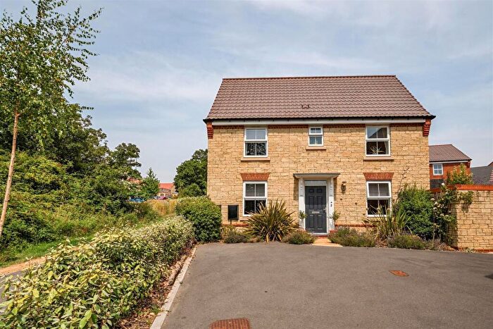 3 Bedroom Detached House For Sale In Vines Close, Chippenham, SN15
