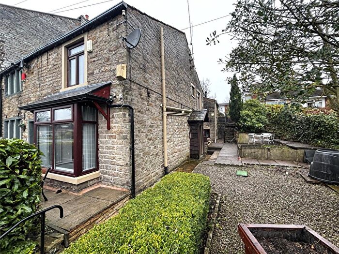 2 Bedroom End Of Terrace House To Rent In Dewhirst Road, Rochdale, Greater Manchester, OL12