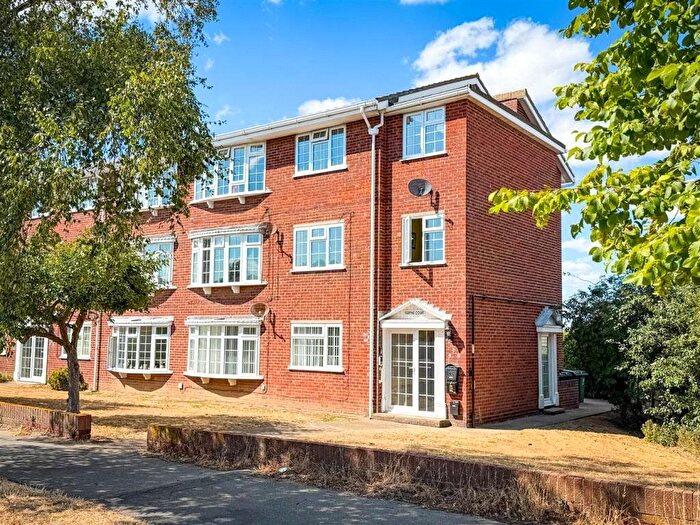 2 Bedroom Flat To Rent In Holland Road, Clacton-On-Sea, Essex, CO15