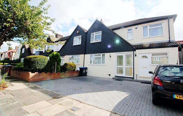 4 Bedroom End Of Terrace House To Rent In Princes Avenue, Enfield, EN3