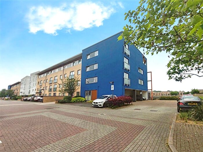 1 Bedroom Flat For Sale In Watersmeet, St. Marys Island, Chatham, Kent, ME4