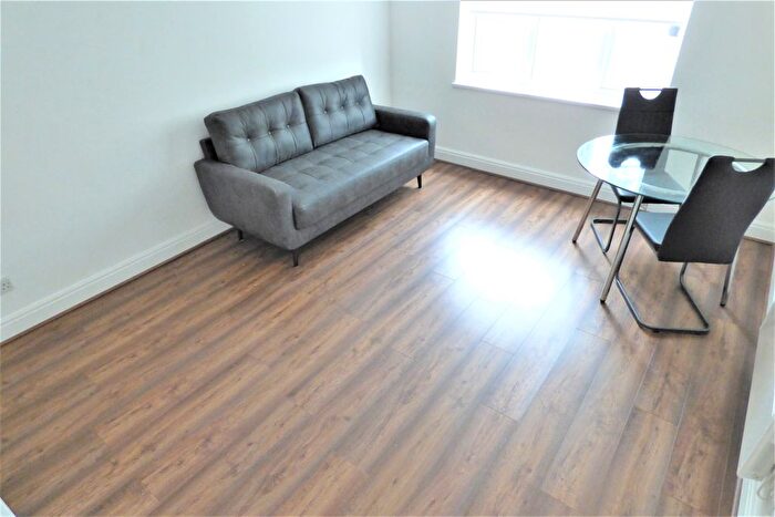 1 Bedroom Flat To Rent In Fenman Gardens, Ilford, IG3