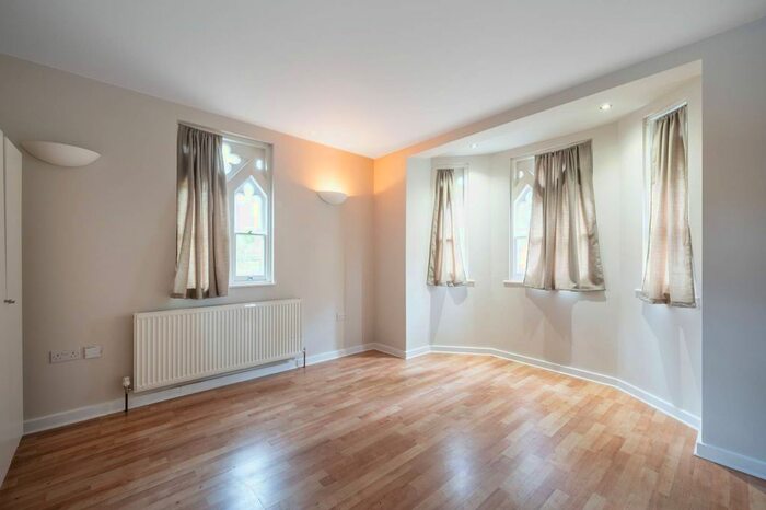 3 Bedroom Flat To Rent In Pemberton Gardens, Tufnell Park, London, N19
