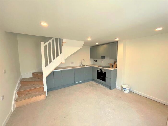 1 Bedroom Terraced House To Rent In Newbury, Berkshire, RG14