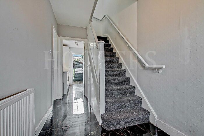 3 Bedroom Terraced House For Sale In Crest Road, London, NW2