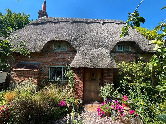 3 Bedroom Detached House For Sale In Baydon Road, Wickham, RG20