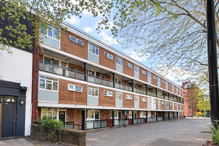 4 Bedroom Maisonette For Sale In Stepney Green, Stepney Green, London, E1