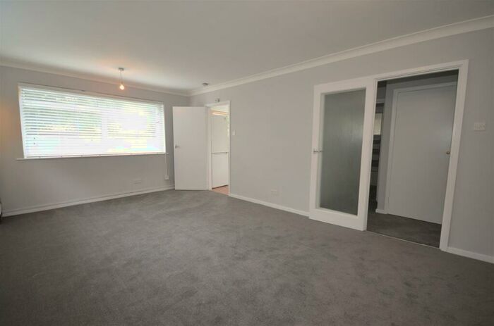 2 Bedroom Flat To Rent In Western Road, N2