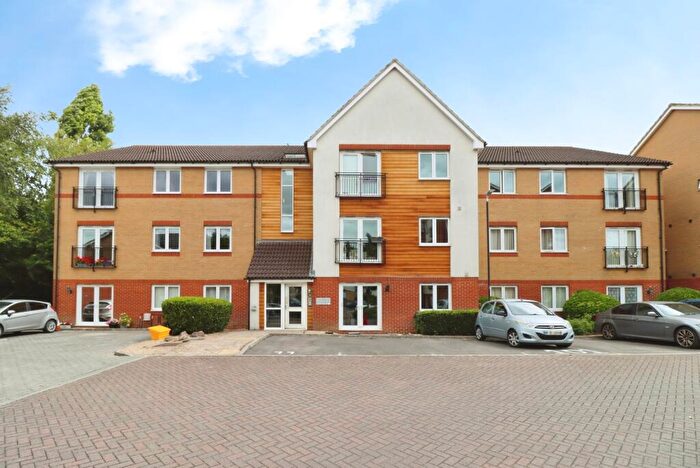 2 Bedroom Flat For Sale In Hollybrook Park, Speedwell, Bristol, BS15