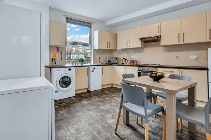4 Bedroom House To Rent In Beechwood Road, Burley, LS4
