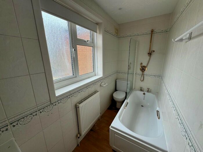 3 Bedroom Flat To Rent In Fairmile Road, Christchurch, Dorset, BH23