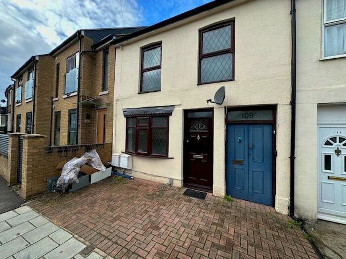 1 Bedroom Flat To Rent In Sutton Road, Watford, WD17