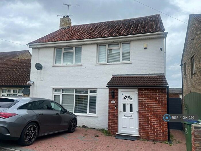 5 Bedroom Semi-Detached House To Rent In Detling Road, Erith, DA8