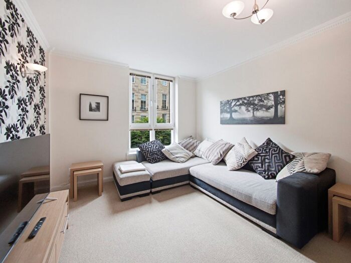 2 Bedroom Flat For Sale In / Fettes Row, New Town, Edinburgh, EH3