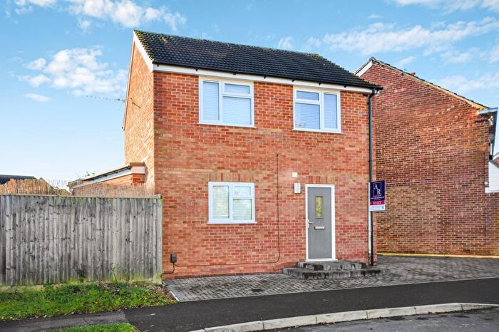 2 Bedroom Detached House To Rent In Croft Avenue, Kidlington, OX5