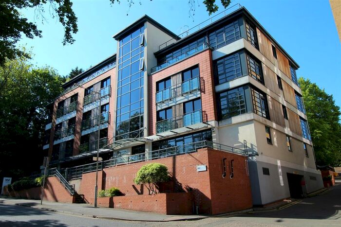 2 Bedroom Flat To Rent In Oak House, London Road, Sevenoaks TN13