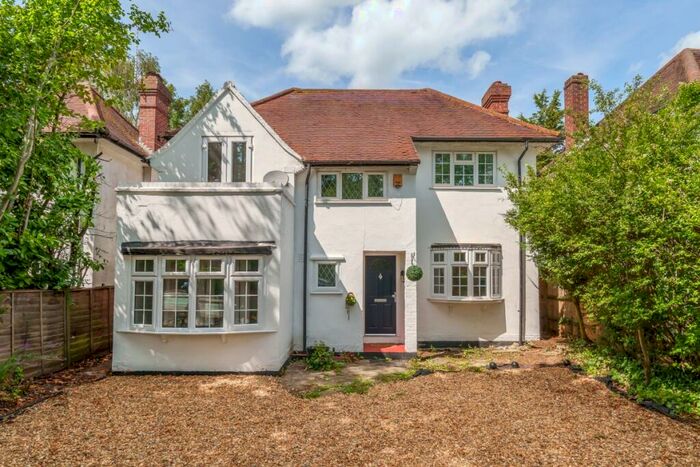 4 Bedroom Detached House To Rent In Esher Road Hersham, KT12
