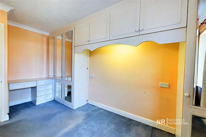 1 Bedroom Flat For Sale In Clayton Road, Chessington, Surrey., KT9