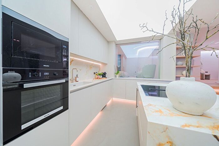 2 Bedroom Flat For Sale In Vinery Way, London, W6