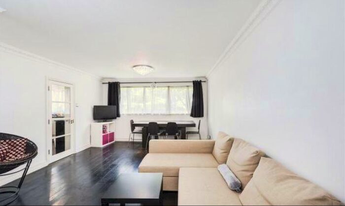 3 Bedroom Flat To Rent In Park Hill, London, W5
