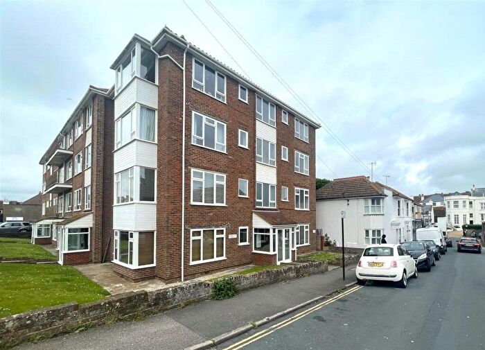 2 Bedroom Flat For Sale In Park Crescent, Rottingdean, BN2