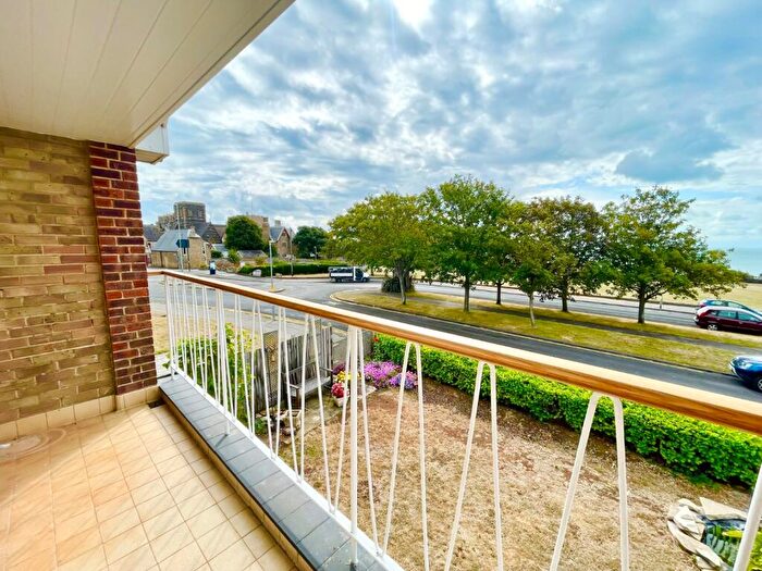 2 Bedroom Flat To Rent In Royal Esplanade, Ramsgate, Kent, CT11