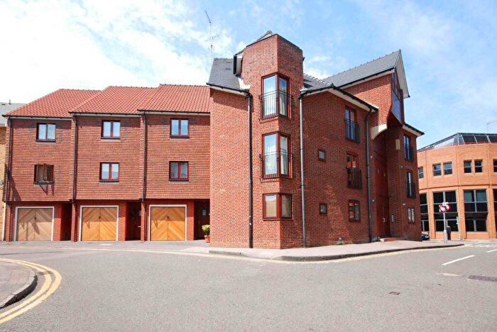 2 Bedroom Flat To Rent In The Bittoms, Kingston, Kingston Upon Thames, KT1