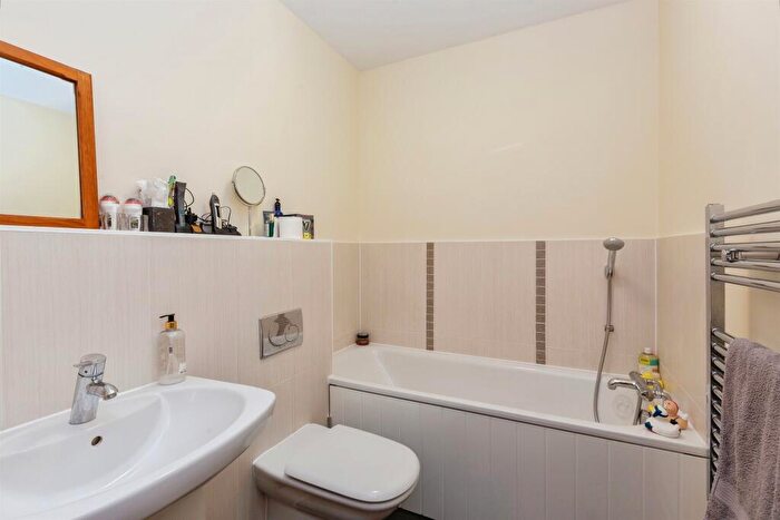 2 Bedroom Apartment For Sale In Viridian Square, Aylesbury, HP21