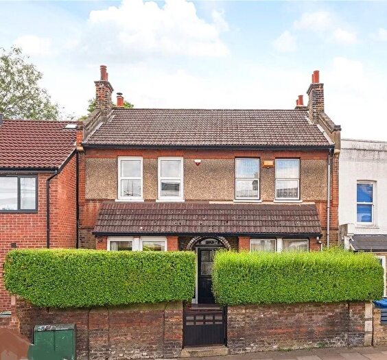 3 Bedroom End Terrace House For Sale In Upland Road, London, SE22