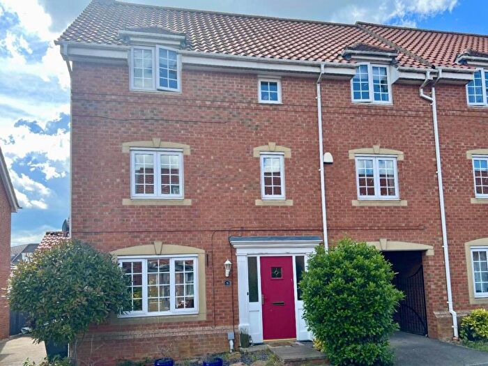 4 Bedroom End Of Terrace House For Sale In Rosebay Road, Desborough, NN14
