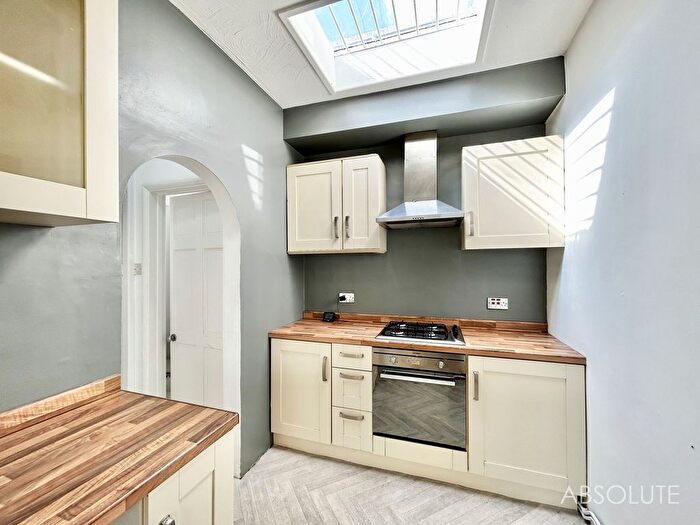 2 Bedroom End Of Terrace House To Rent In Warberry Vale, Torquay, TQ1
