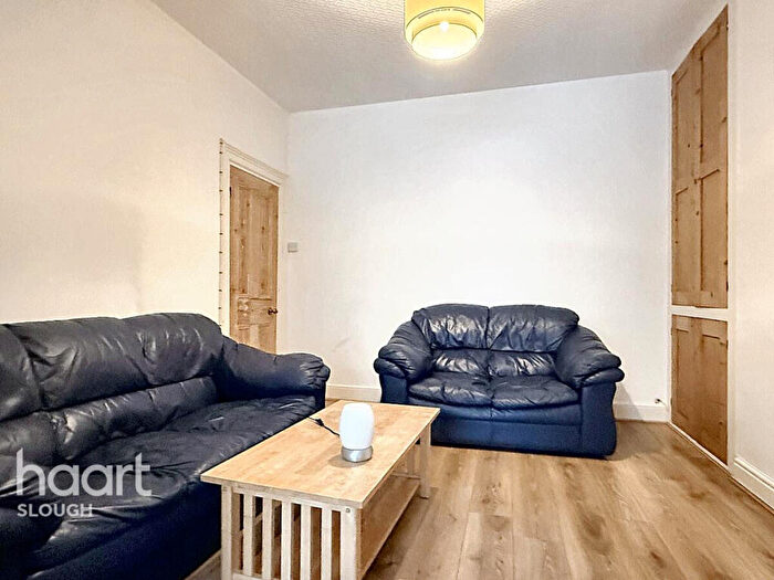 3 Bedroom Terraced House For Sale In Park Street, Slough, SL1