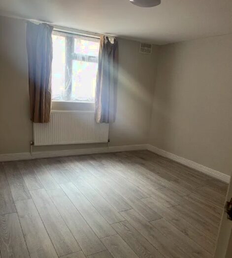 1 Bedroom Flat To Rent In Walthamstow High Street, Walthamstow, London, E17