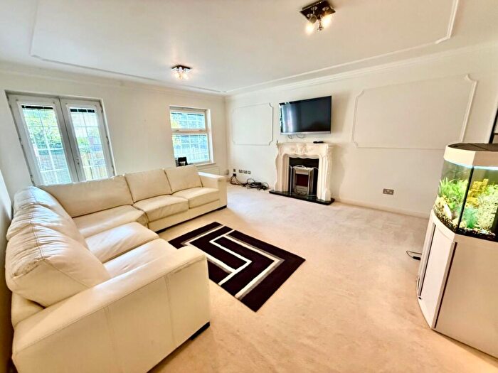 2 Bedroom Apartment To Rent In High Acre, Enfield, EN2