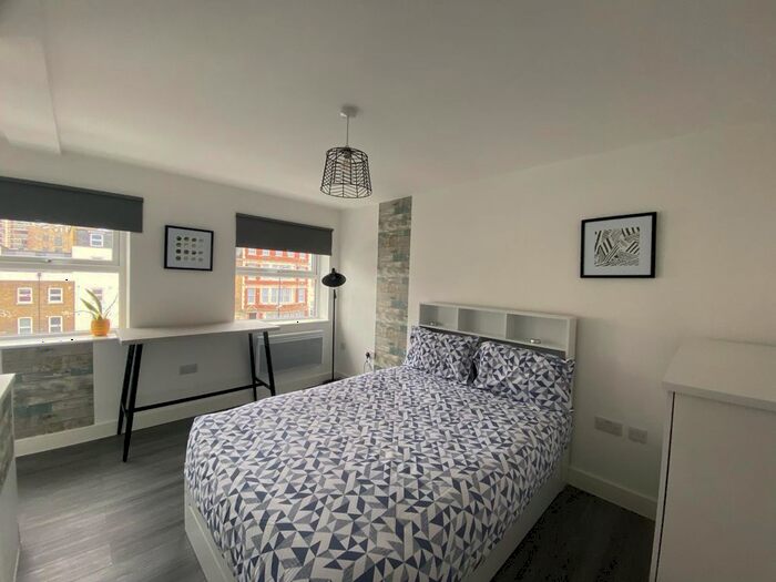 Studio To Rent In Camberwell Road, London, SE5