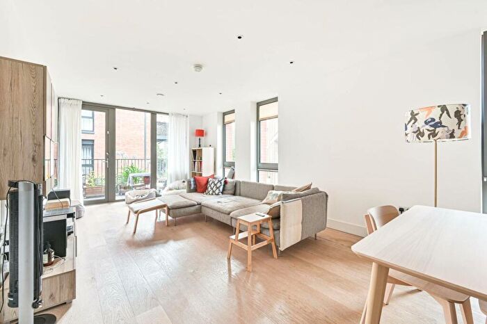 2 Bedroom Flat To Rent In Kidderpore Avenue, Hampstead, London, NW3