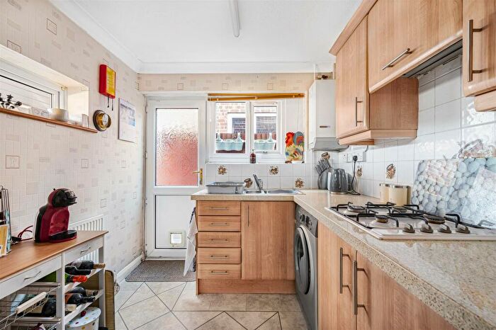 2 Bedroom Detached Bungalow For Sale In Kennedy Way, Newhaven, BN9