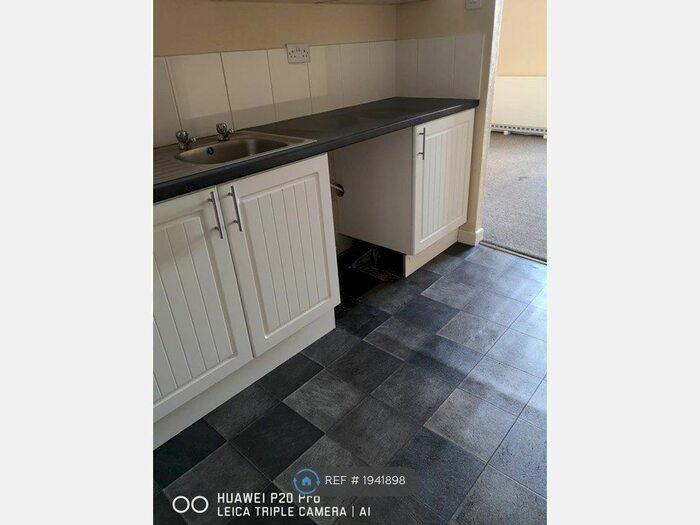 1 Bedroom Flat To Rent In Windmill Hill, Halesowen, B63