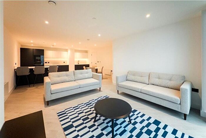 3 Bedroom Apartment To Rent In Puffin House, London, NW6
